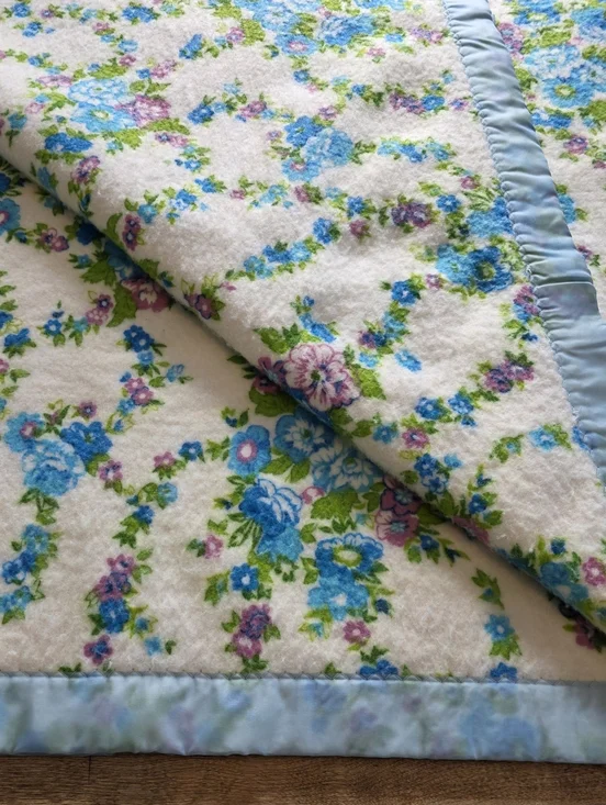 Vintage Esmond “Petite Rose” Blanket – White, Blue, Violet, Green - Picture 1 of 4